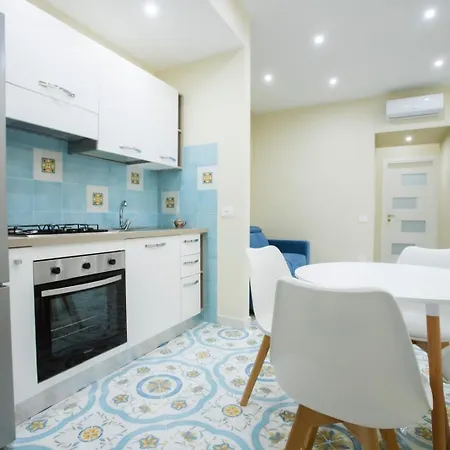 Проживание в семье G House *